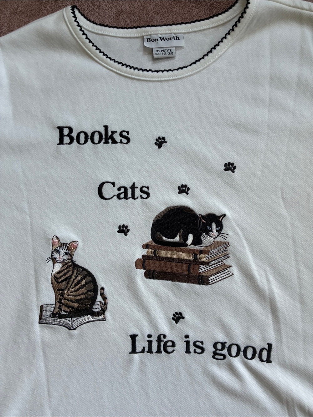 VTG Books Cats Life is Good Cat Embroidery Tee
